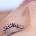 What is the meaning of lash tech?