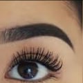 What kind of eyelashes are attractive?